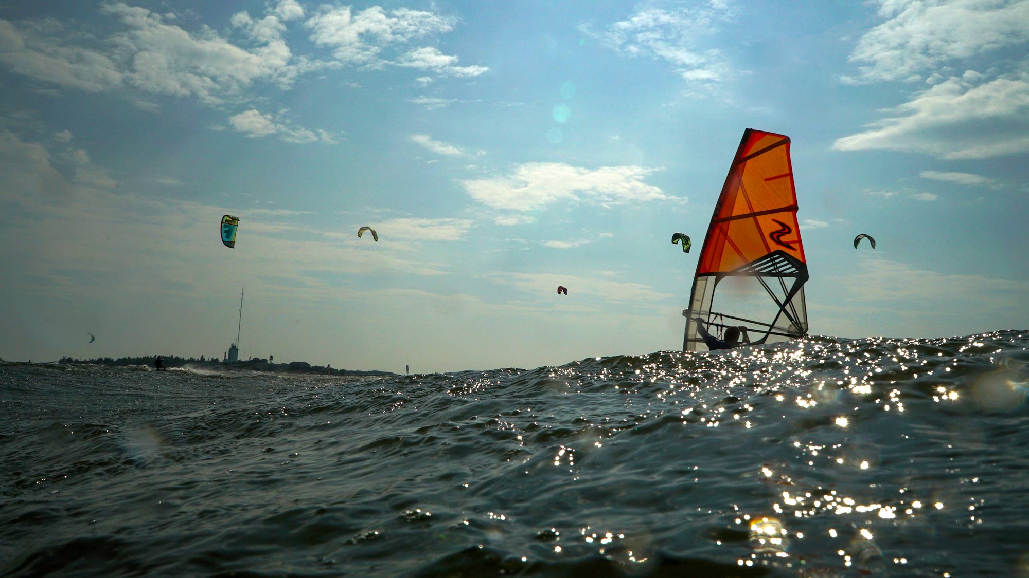 Tee draama Minun mereni -elokuvan sanakorteista -tehtävä, purjelauta meressä